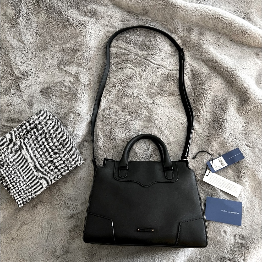 Ladylike Classic Handbag with a Twist!